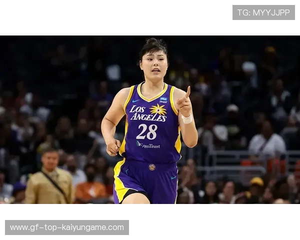 李月汝晒自拍太飒，护具都变成时尚单品了！，李月汝挺漂亮